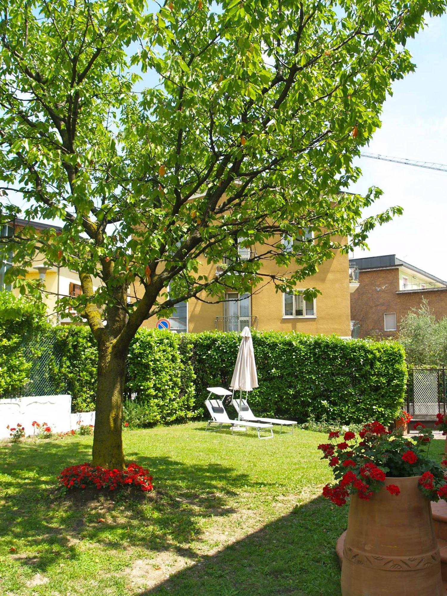 B&B La Maison degli Angeli Desenzano del Garda Esterno foto